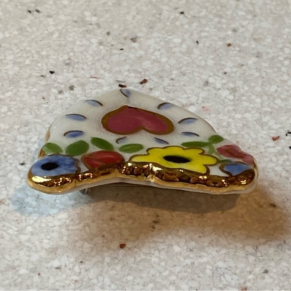 Heart & Flower Ceramic Brooch - Picture 6 of 8